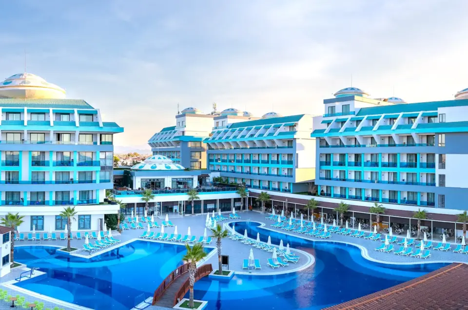 KEMALPAŞA/İZMİR ÇIKIŞLI SENSİTİVE PREMİUM RESORT & SPA*****SERİK/ANTALYA