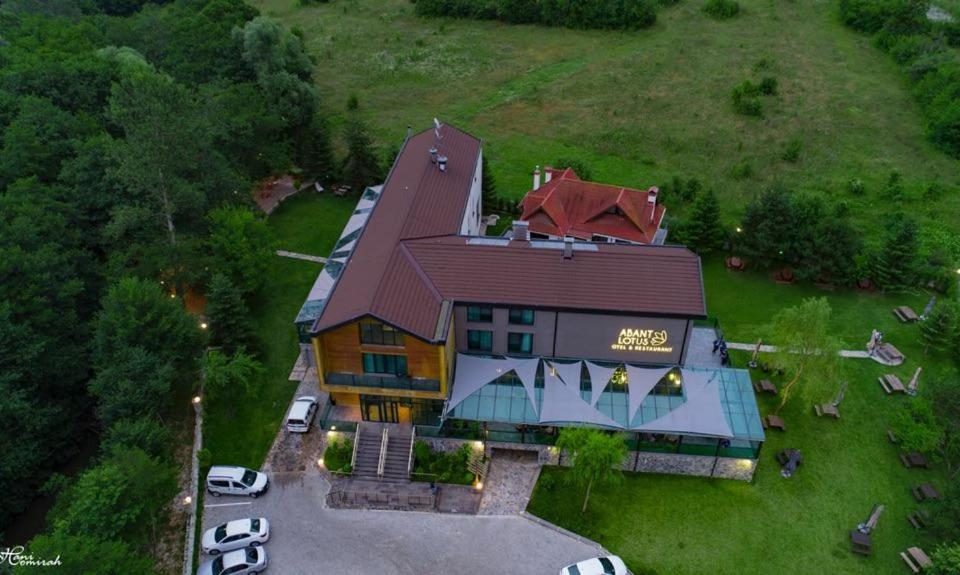 Abant’ta Ailece Kış Masalı: Lotus Otel’de Şömineli & Jakuzili Odada Yetişkin Başı 12.650 TL’den Başlayan Fiyatlarla 2 Gece Tatil