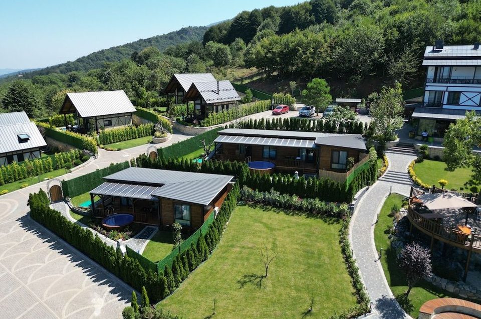 Kartepe’de Doğa & Göl Manzaralı Hafta Sonu Kaçamağı: Panorama Suites’te Kişi Başı 7.050 TL’den Başlayan Fiyatlarla 2 Gece Kahvaltılı Konaklama